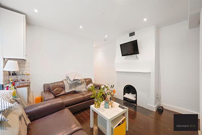 3 Bedroom Flat To Rent In Latchmere Road, Battersea, SW11