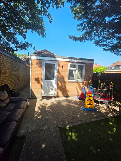 Studio To Rent In Pine Tree Close, Hounslow, TW5