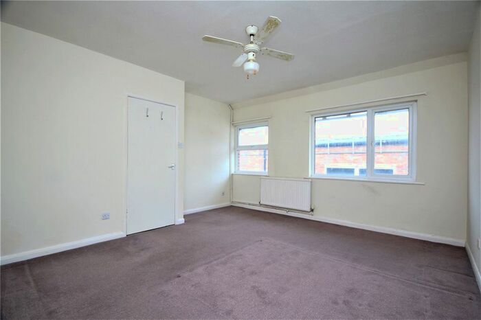 2 Bedroom Flat To Rent In South Street, Lancing, West Sussex, BN15