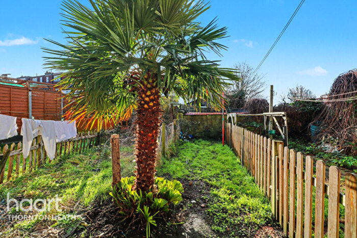 2 Bedroom Maisonette For Sale In Hythe Road, Thornton Heath, CR7