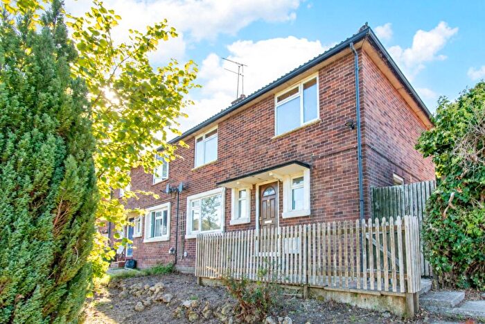 3 Bedroom Semi-Detached House For Sale In Middle Close, Newbury, RG14