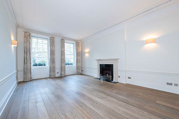 3 Bedroom Maisonette To Rent In Lowndes Square, Knightsbridge, SW1X