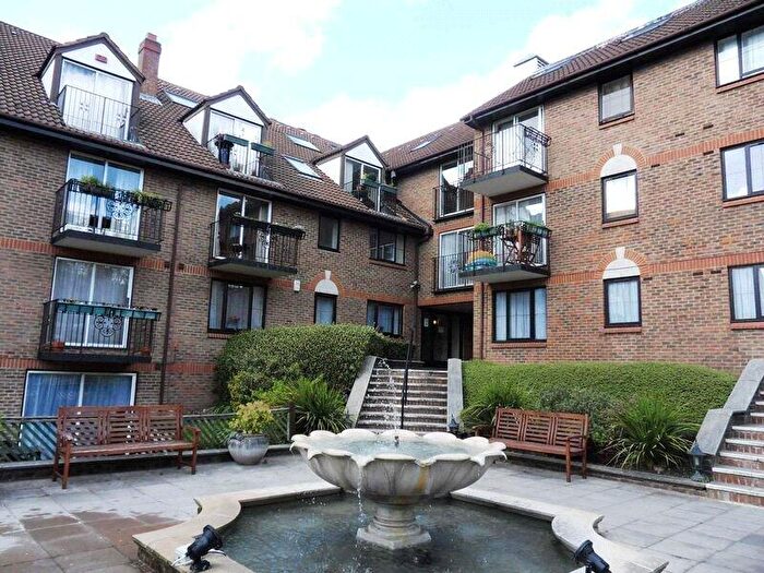 2 Bedroom Apartment To Rent In French Apartments, Lansdowne Road, Purley, Surrey, CR8
