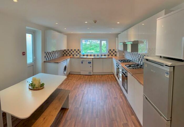 8 Bedroom House To Rent In Woodville Road, Cardiff(City), CF24