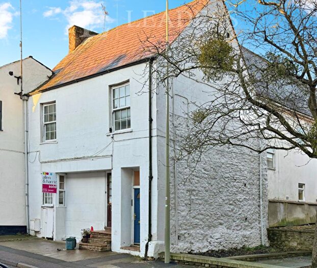 1 Bedroom Flat To Rent In Marlborough Street, SN7