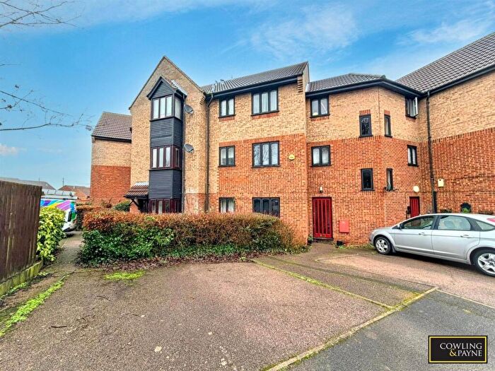 1 Bedroom Apartment For Sale In Copperfields, Basildon, SS15