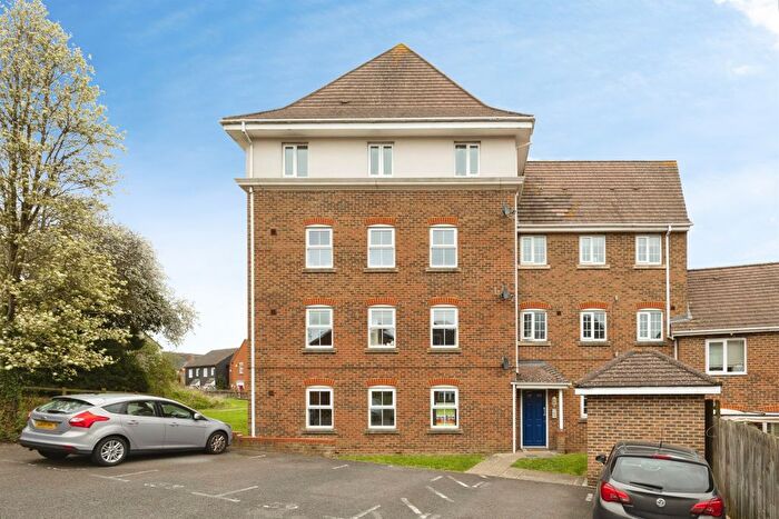 2 Bedroom Flat For Sale In Imperial Way, Ashford, TN23