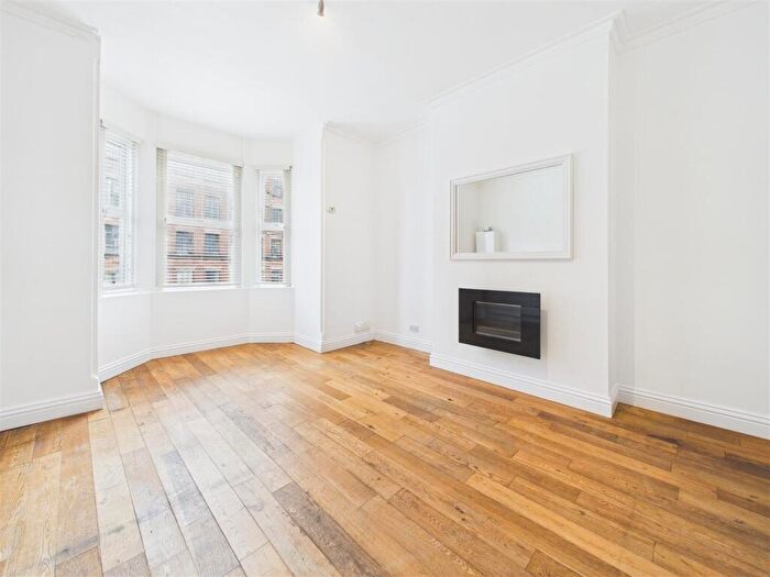 1 Bedroom Flat To Rent In Elm Avenue, Nottingham, NG3