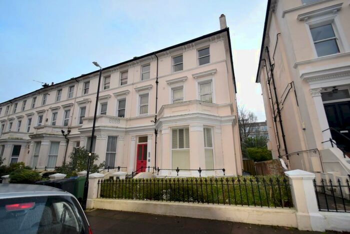 1 Bedroom Apartment To Rent In Upperton Gardens, Eastbourne, BN21