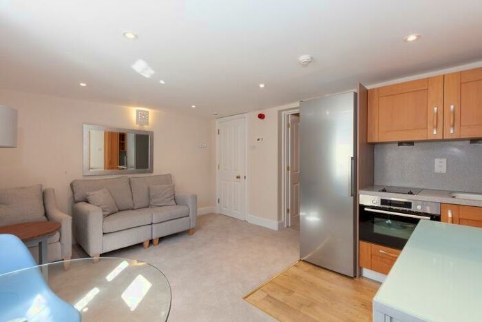 1 Bedroom Apartment To Rent In Walton Crescent, Oxford, OX1