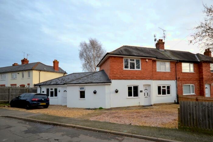 Flat To Rent In Queen Eleanor Road, Northampton, NN4