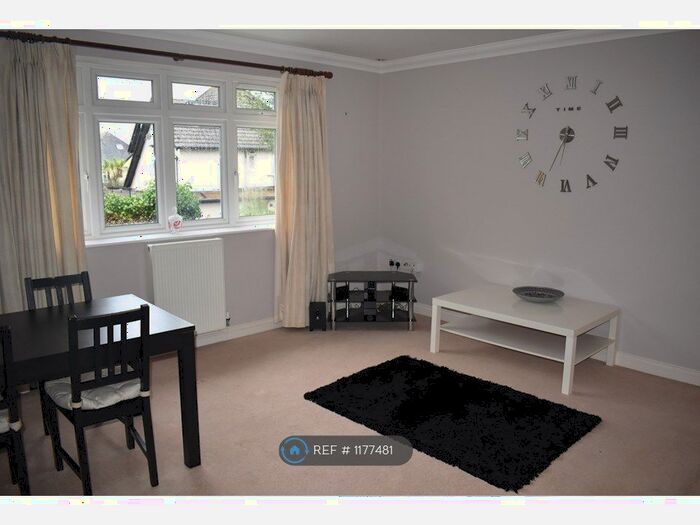 2 Bedroom Flat To Rent In Queens Park West Drive, Bournemouth, BH8
