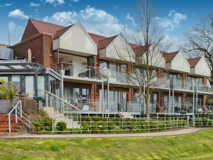 2 Bedroom Apartment To Rent In Graylands Estate, Horsham, RH12