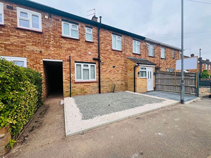 3 Bedroom Terraced House To Rent In Bargeman Road, Maidenhead, SL6