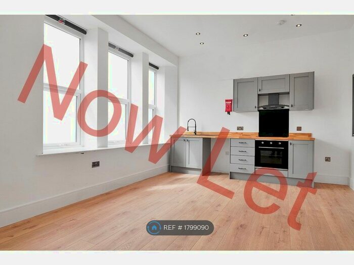 1 Bedroom Flat To Rent In Tudor House, Brighouse, HD6