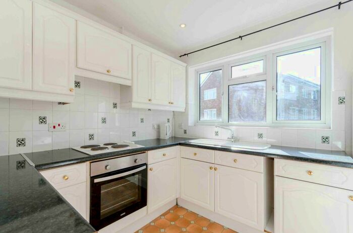 6 Bedroom Terraced House To Rent In Lindfield Gardens, Guildford, GU1