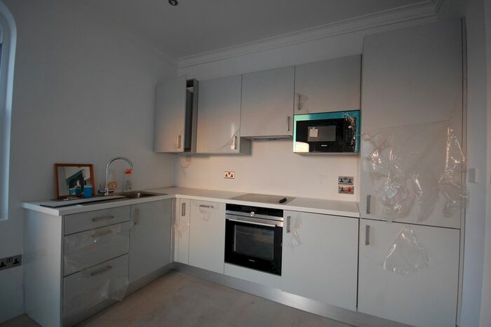 2 Bedroom Flat To Rent In Chiswick High Road, London, W4