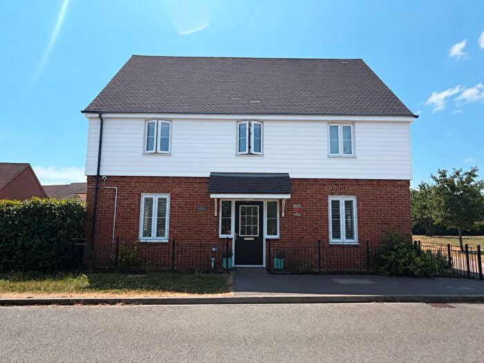 4 Bedroom Detached House For Sale In Pelling Way, Broadbridge Heath, Horsham, West Sussex, RH12
