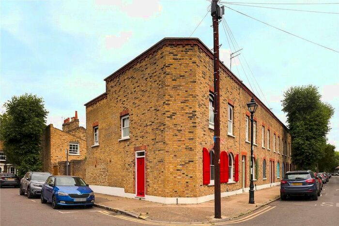 3 Bedroom End Of Terrace House To Rent In Cyprus Street, Bethnal Green, London, E2