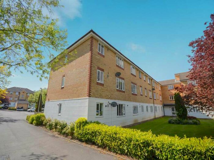 2 Bedroom Apartment To Rent In Chipstead Close, Sutton, Surrey, SM2