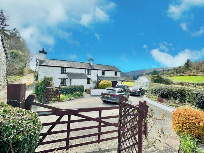 4 Bedroom House For Sale In Maenan, LL26