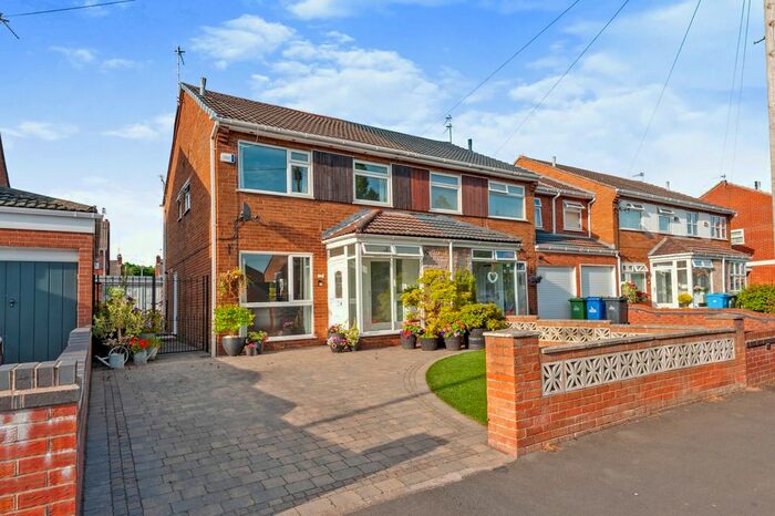 3 Bedroom Semi-Detached House For Sale In Oakfield Drive, Widnes, WA8