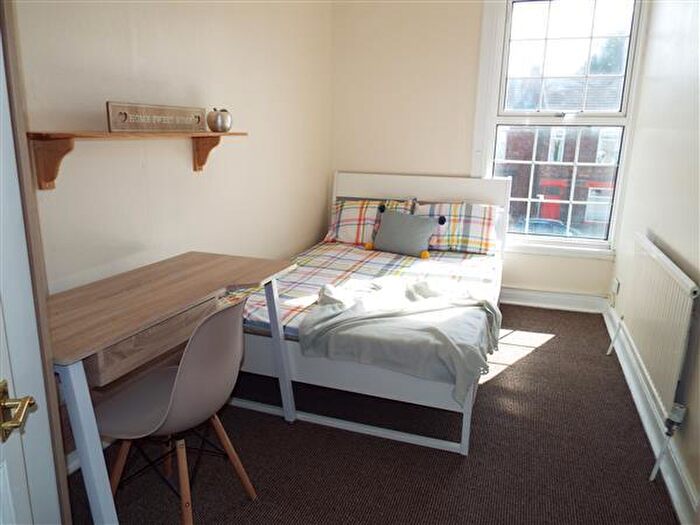 5 Bedroom Terraced House To Rent In Carholme Road - Bed, LN1