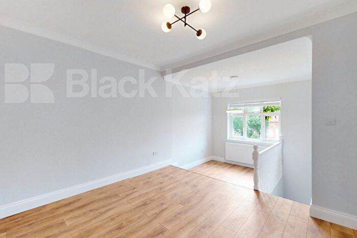 2 Bedroom Flat To Rent In Colville Road, Notting Hill, W11