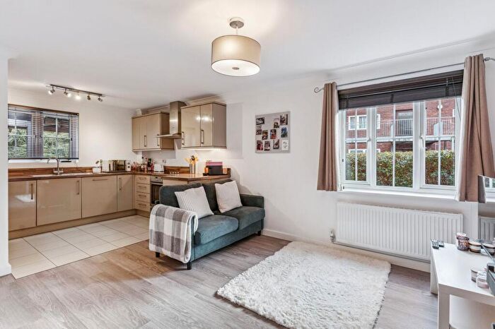 2 Bedroom Apartment To Rent In Robins Hill, Hitchin, SG4