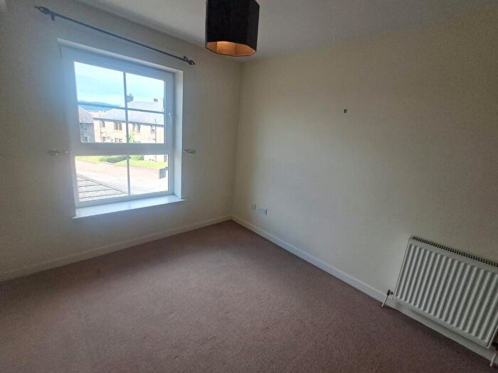 3 Bedroom Flat To Rent In Toll Road, Kincardine, Fife, FK10