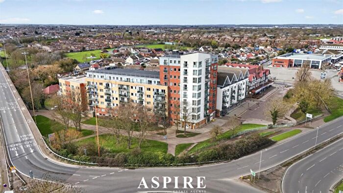 2 Bedroom Flat For Sale In Station Lane, Basildon, SS13