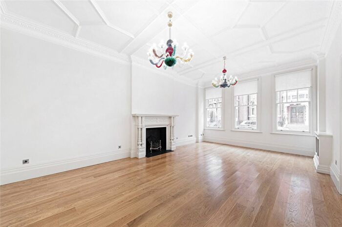 3 Bedroom Flat To Rent In Cadogan Gardens, Sloane Square, London, SW3