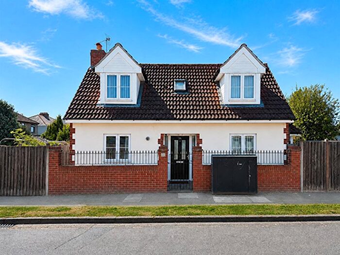 2 Bedroom Detached Bungalow For Sale In The Downsway, Portchester, PO16