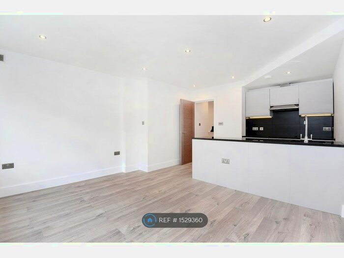 1 Bedroom Flat To Rent In Southsea Road, Kingston Upon Thames, KT1