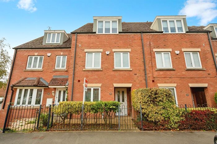 4 Bedroom Terraced House For Sale In Wordsworth Avenue, Stratford-Upon-Avon, CV37