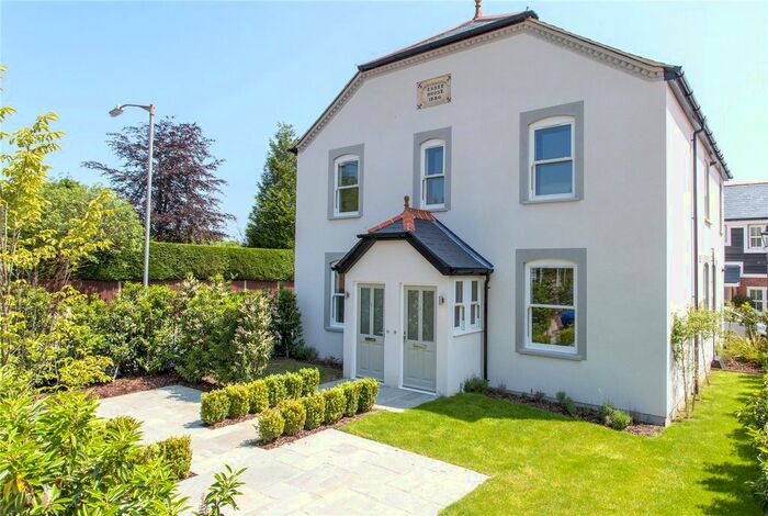 2 Bedroom Flat To Rent In Finings Road, Lane End, High Wycombe, HP14