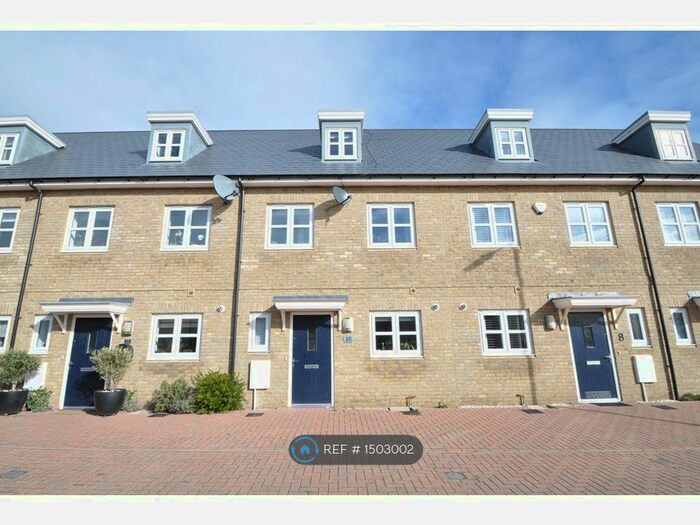 3 Bedroom Terraced House To Rent In Newton Avenue, Aylesbury, HP18