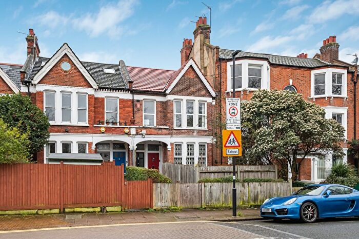 3 Bedroom Maisonette To Rent In Bonneville Gardens, Clapham, London, SW4