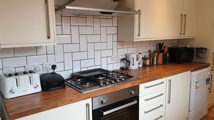 6 Bedroom Terraced House To Rent In Cranwell Street - Bed (one Room Remaining), LN5