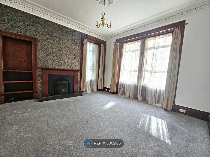 2 Bedroom Flat To Rent In Love Street, Paisley, PA3