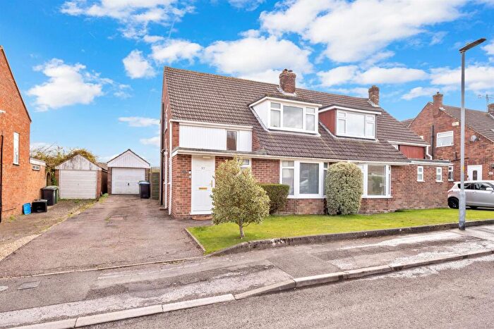 3 Bedroom Semi-Detached House For Sale In Mill View Road, Tring, HP23