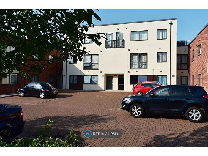 2 Bedroom Flat To Rent In Butler Farm Close, Richmond, TW10