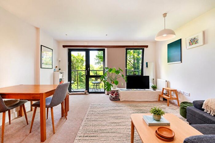 1 Bedroom Flat To Rent In Gwynne Road, Battersea Park, SW11