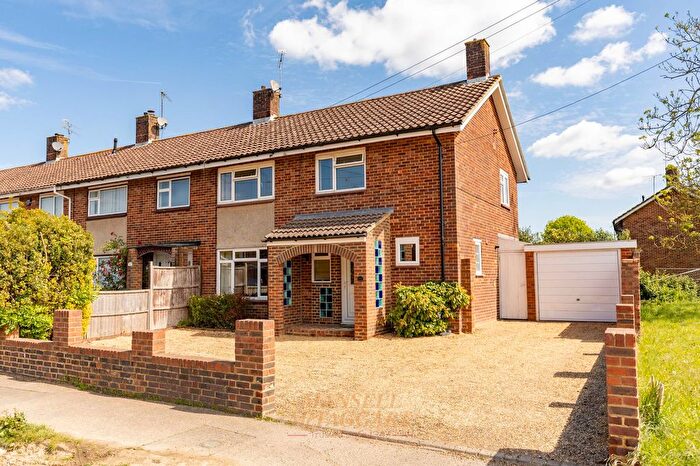4 Bedroom End Of Terrace House For Sale In Hare Lane, Crawley, RH11