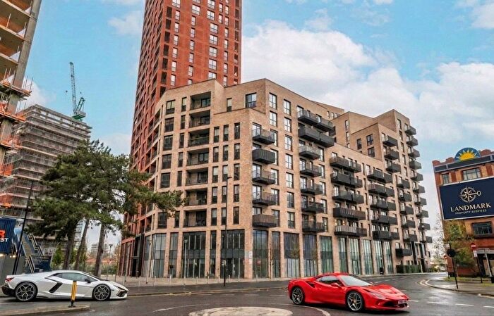 3 Bedroom Flat To Rent In Ashwell House, Southall, UB2