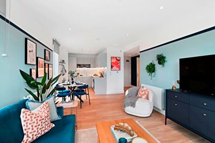 1 Bedroom Flat For Sale In Kidbrooke Square, Henley Cross, Greenwich, SE3