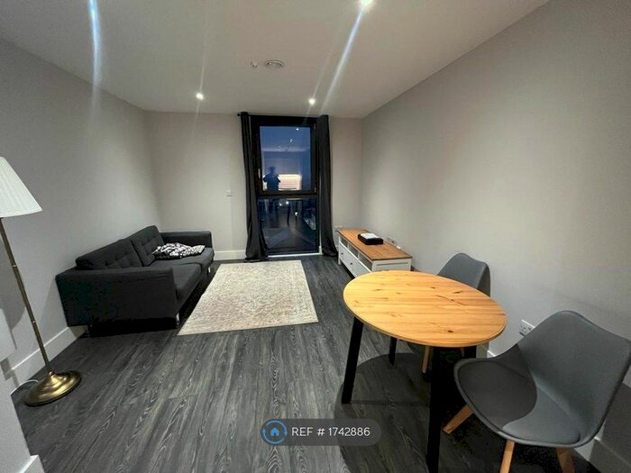 1 Bedroom Flat To Rent In Hallmark Tower, Manchester, M4