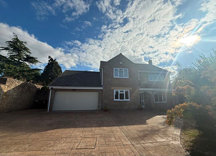 4 Bedroom Property To Rent In Beech Road, Martock, TA12
