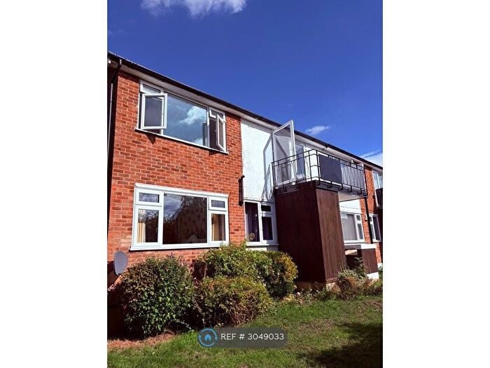 2 Bedroom Maisonette To Rent In Ashdown Walk, Romford, RM7