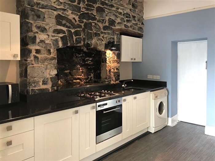 2 Bedroom Flat To Rent In Mumbles Road, Mumbles, SA3